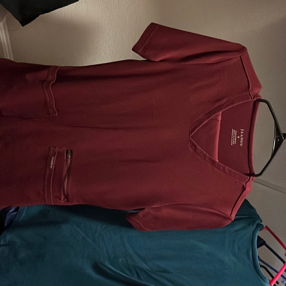 Jaanuu scrub set